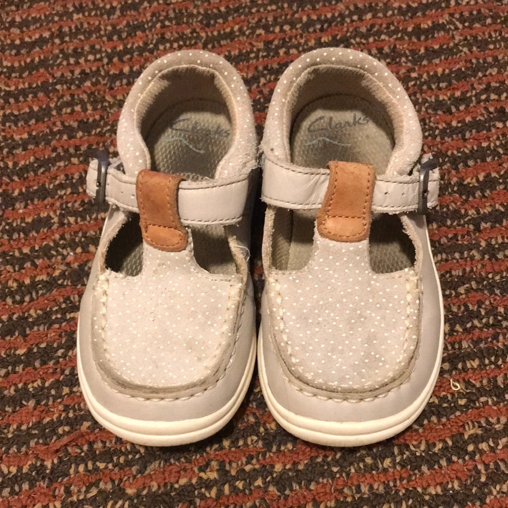 Clarks toddler girl shoes size 6.5 w